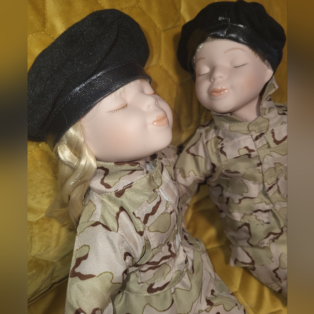 “2004” Military Kissing joe and Jane Special Edition Porcelain Dolls! 💥